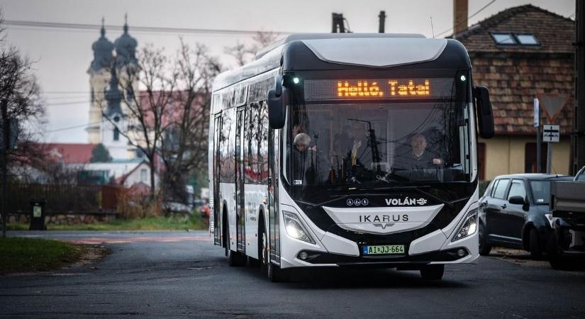 Hiába az új buszok és a kedvezményes bérlet, egyre kevesebben választják a tömegközlekedést Tatán