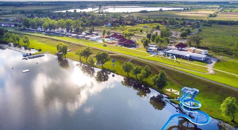 Komoly eltérések az egyes fürdőhelyek között: ilyen a vízminőség a Tisza-tó strandjain