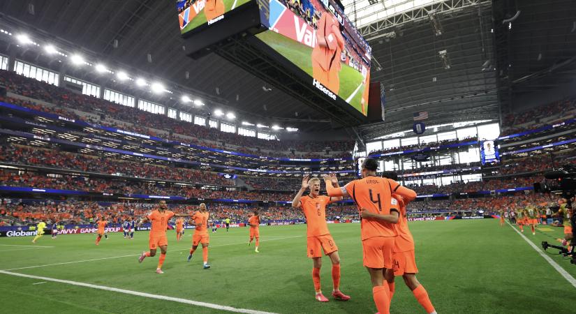 Ebből is botrány lehet a vb-n: A holland ász a japánokkal viccelődött és Van Dijkot sértegette