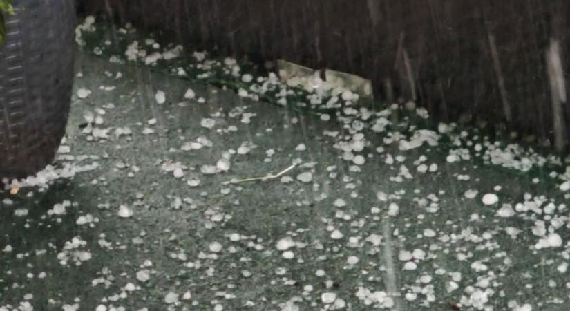 Jégesővel és özönvízzel érkezett meg a vihar Szombathelyre - fotó, videó