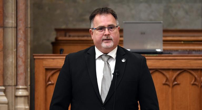 Windisch László kezdeményezte az Integritás Hatóság elnökének leváltását