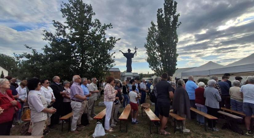 Zarándoklat a komptragédia emlékére