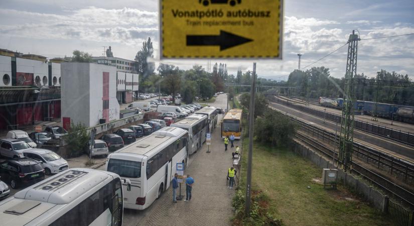 HVG: Vitézy Dávid leállította a vonatpótlóbizniszt, reagált a Waberer's