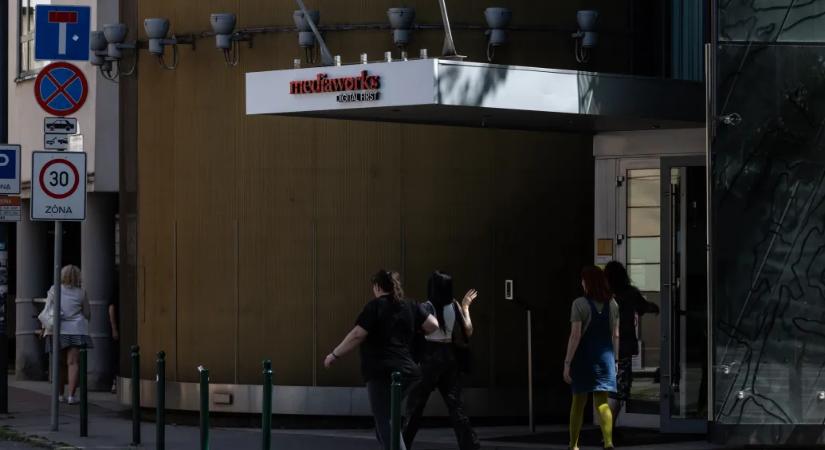 „Már amúgy is utáltam ezt az egészet. A Fideszt is” – a Mediaworks kirúgott munkatársait kérdeztük a távozásuk közben