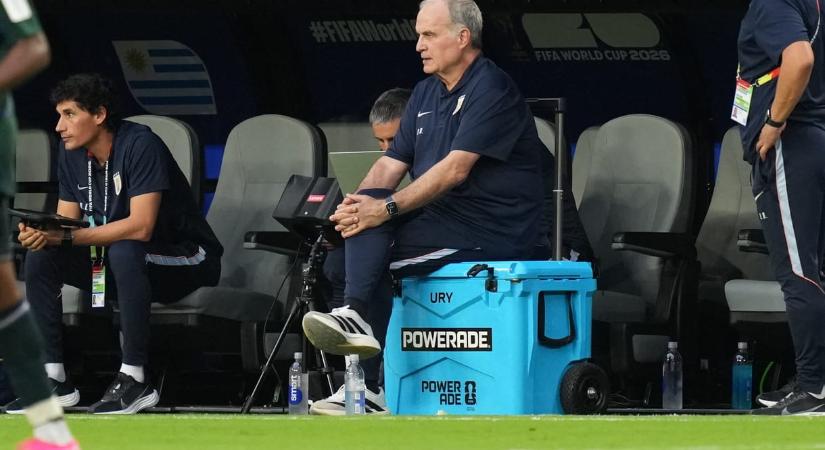 „Nem vagyok modell” – Marcelo Bielsa felkapta a vizet, amikor a hivatalos vb-portréiról kérdezték