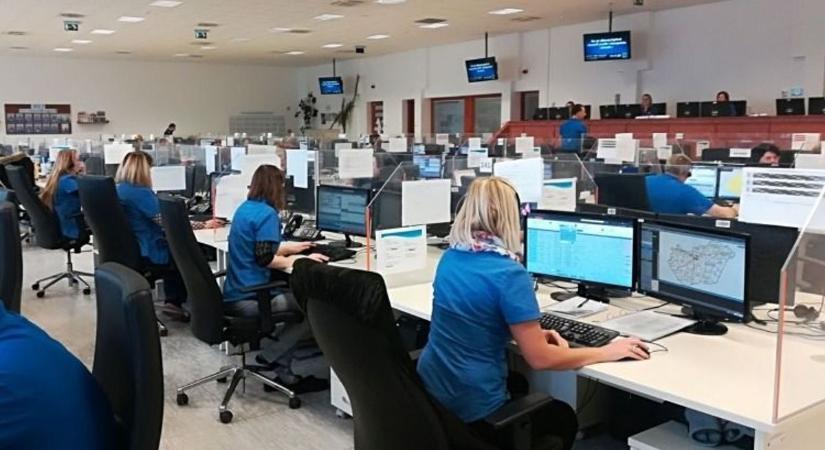 Szexet is kértek, vagy rendőrt a lemerült aksihoz – Kitálalt a miskolci segélyhívó központ volt diszpécsere