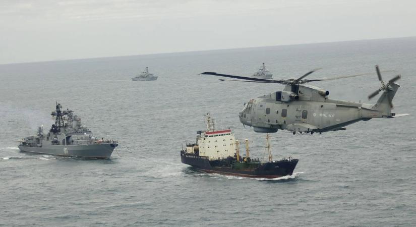 Figyelmeztető lövést adott le egy orosz fregatt egy brit jachtra a La Manche-csatornán