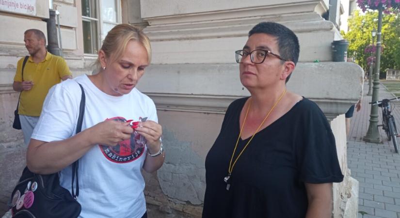Az egyik édesanya feladja, a másik folytatja az éhségsztrájkot