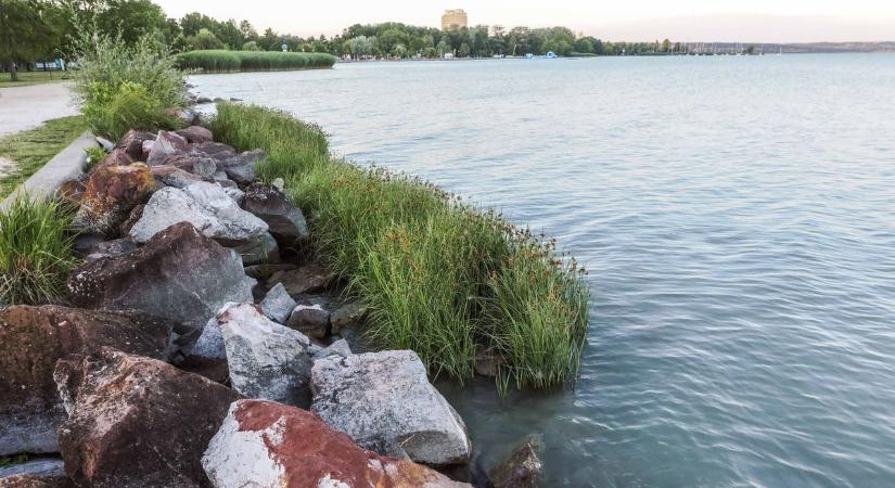 Egyre alacsonyabb a Balaton vízszintje – Ezt mérték most ( fotók)