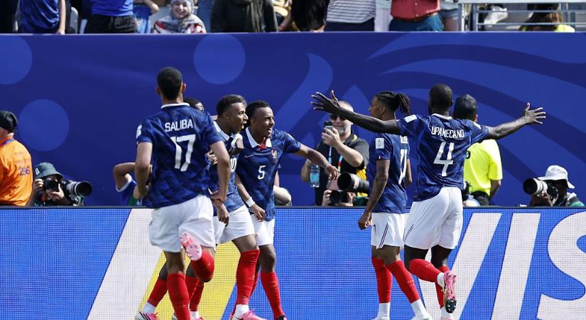 Vitatható bírói ítélet után villant Kylian Mbappé, legyőzték a mumusukat a franciák