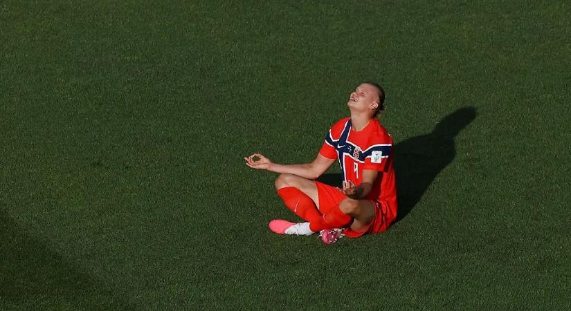 Haaland duplázott az első félidőben élete első vb-meccsén – videó