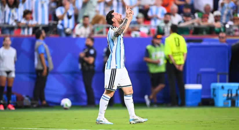 Lionel Messi góljával vezetnek az argentinok a félidőben