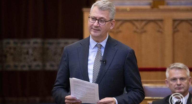 "Túl sok volt az adminisztráció" – felfüggesztik a pedagógusok értékelését
