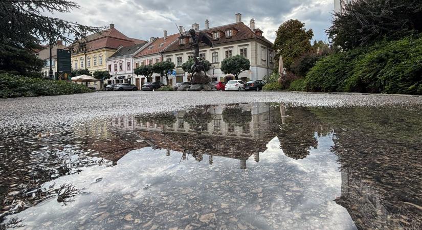 Egyik kezünkben naptej, a másikban esernyő: durva viharok zavarják meg a nyarat