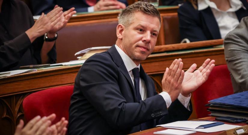 Parlament előtt az uniós salátatörvény, a civilektől kapott kritikát a kormány - Newscast