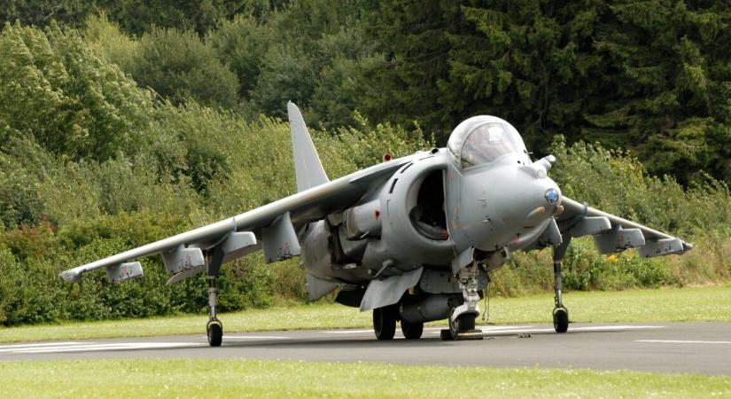 55 év után kivonják a szolgálatból a legendás Harrier Jump Jet vadászgépet