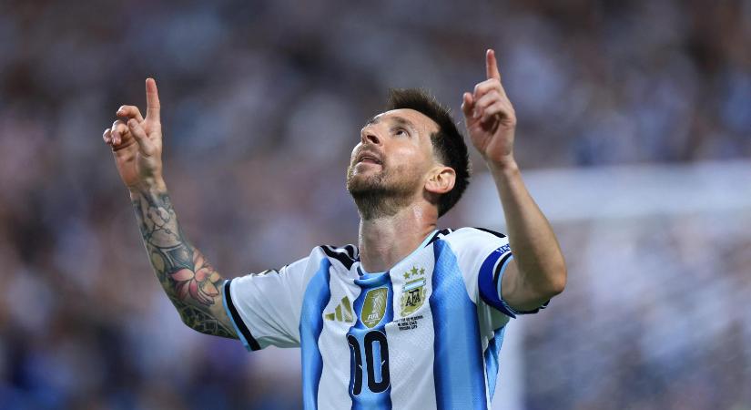 Lionel Messi triplájával rajtoltak az argentinok