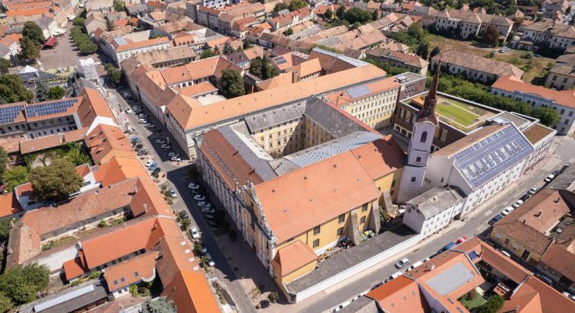 Gyomorszájon vágásokkal fegyelmezte a prefektus az esztergomi ferences kollégium diákját