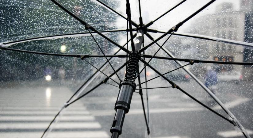 Kiadták a riasztást, jégeső és vihar jön