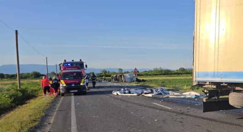 Tragédia: frontálisan ütközött két kamion, egy férfi meghalt
