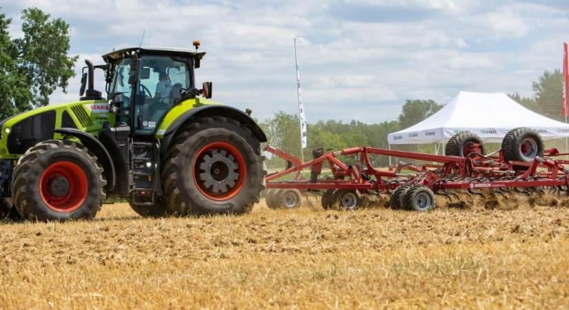Nedvességmegőrzés, direktvetés és mechanikus gyomszabályozás – a jövő technológiái a HORSCH nemzetközi gyakorlati napján