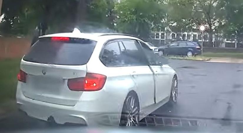 Rányitotta az ajtót a BMW-s: érthetetlenül elfajult a vita (videó)