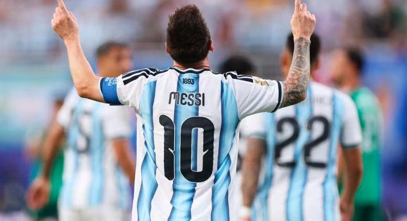 A 39 éves Messi mesterhármassal nyitott