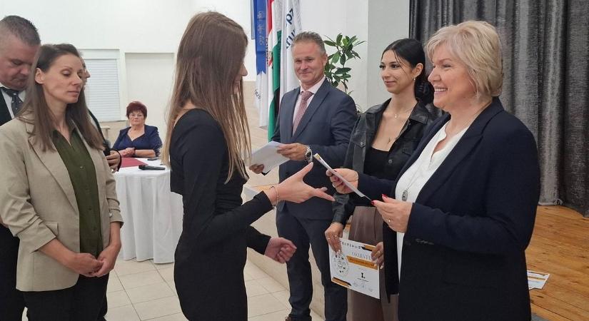 Eredményes diákjait köszöntötte a Heves Vármegyei Szakképzési Centrum