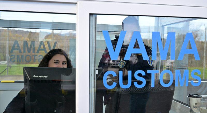 Figyelmeztető sztrájk lassítja a forgalmat a határátkelőknél