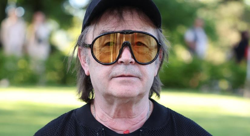 Szikora Róbert: Átok ül rajtunk