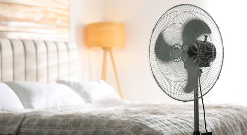 Figyelmeztetnek a szakértők: soha ne tedd ezt a ventilátor elé nyáron, mert veszélyesebb, mint gondolnád