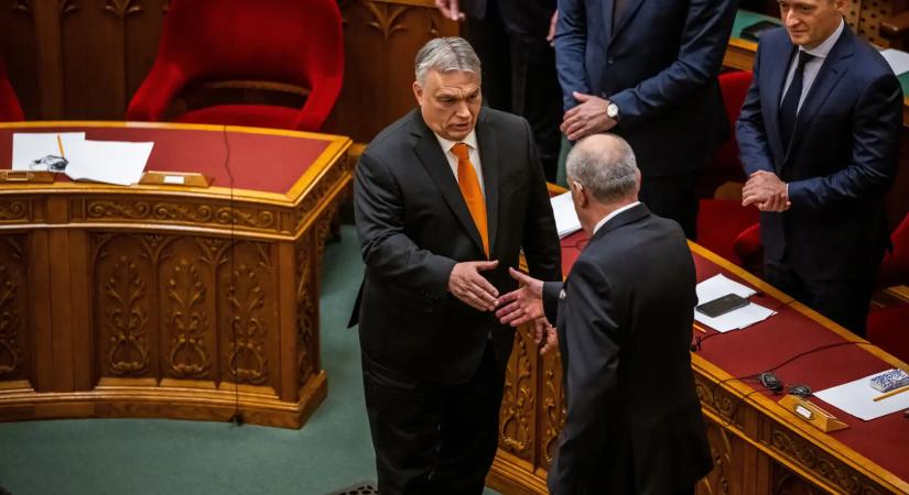 Sulyok Tamás aláírta saját fizetése megnyirbálását, de a „lex Orbán” miatt az Alkotmánybírósághoz fordult