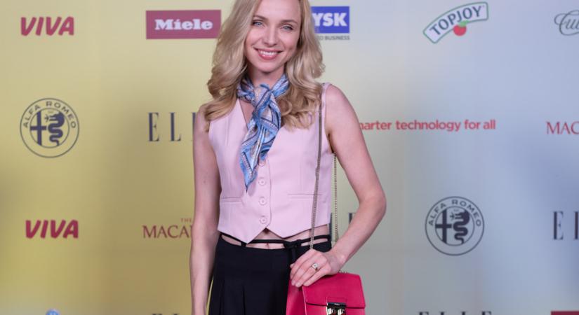 Dobos Evelin a szezon legszebb színű táskájával érkezett az ELLE Gourmet Awardsra