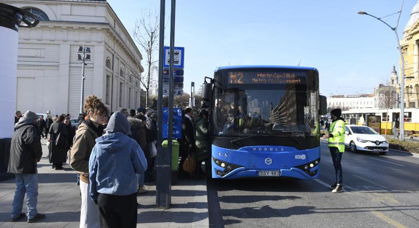 Hétvégén nem jár a Deák Ferenc tér és az Örs vezér tere között a 2-es metró, mert egy Schwarzenegger-filmet forgatnak