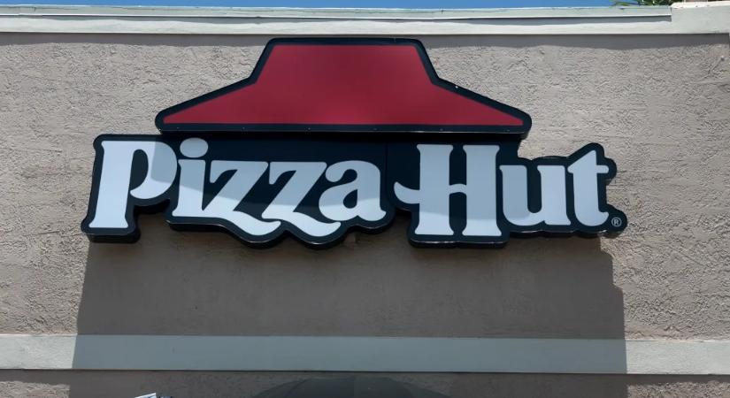 Vesztésre áll a pizzaháborúban, eladó sorba került a Pizza Hut