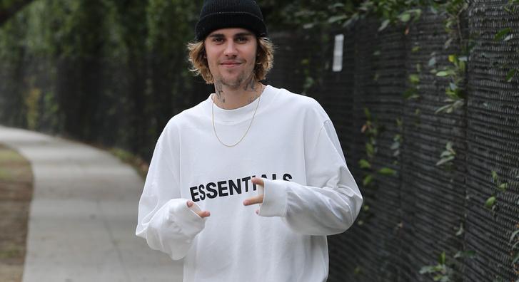 Justin Bieber asszimilálódott a karanténhoz, pizsamában kolbászol az utcán