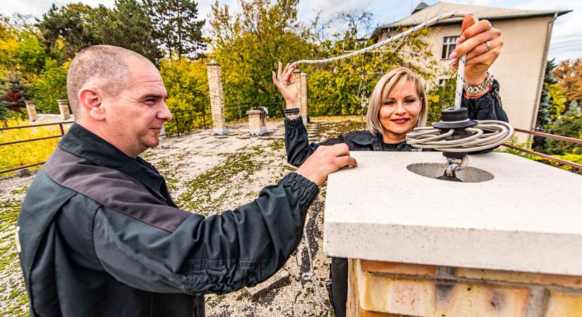 Most érdemes kéményseprőt hívni – ősszel hosszabb lehet a várakozás