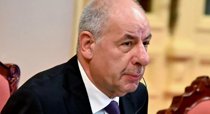 Sulyok Tamás aláírt: így változik a jövőben a fizetése