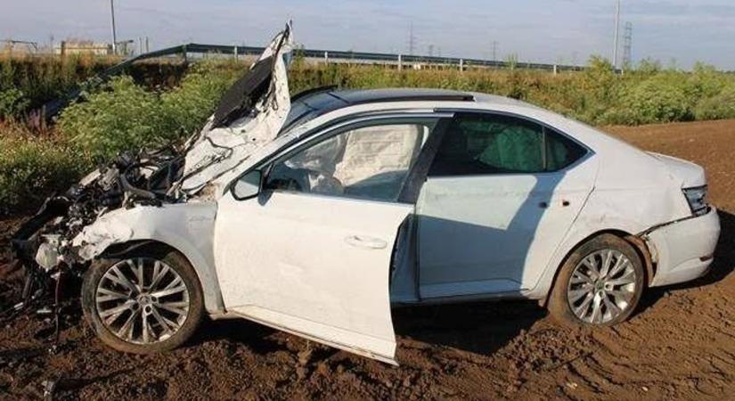 Fotókon a rommá tört autó! Ketten sérültek meg a Debrecennél történt diszkóbalesetben