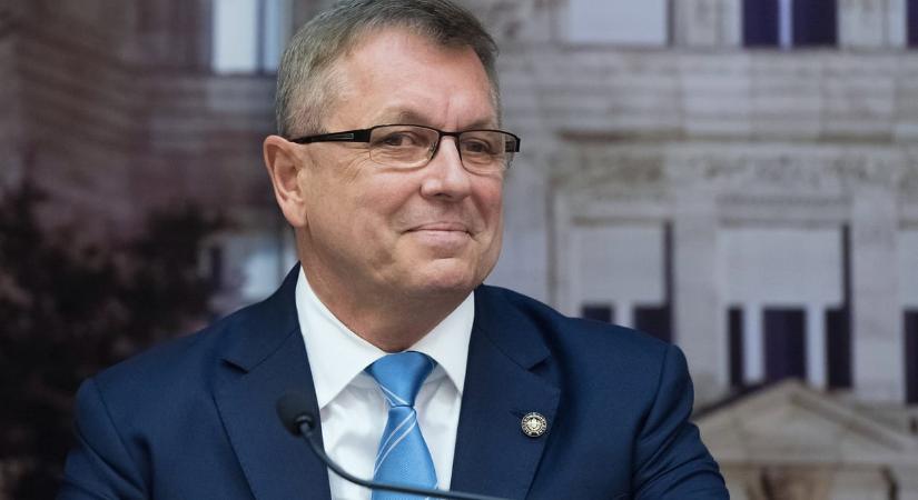 Matolcsy György az MNB szerint 322 napnyi szabadságát nem vette ki, ezért kapott 122 millió forintot