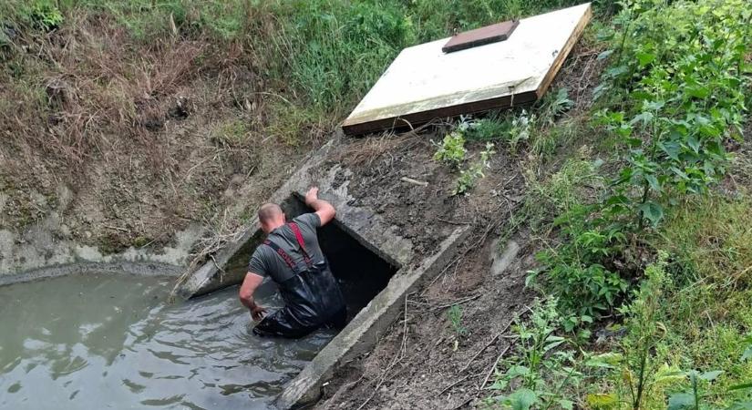 Elfolyt a drága víz: ismeretlenek szabotálják a gazdák aszály elleni védekezését