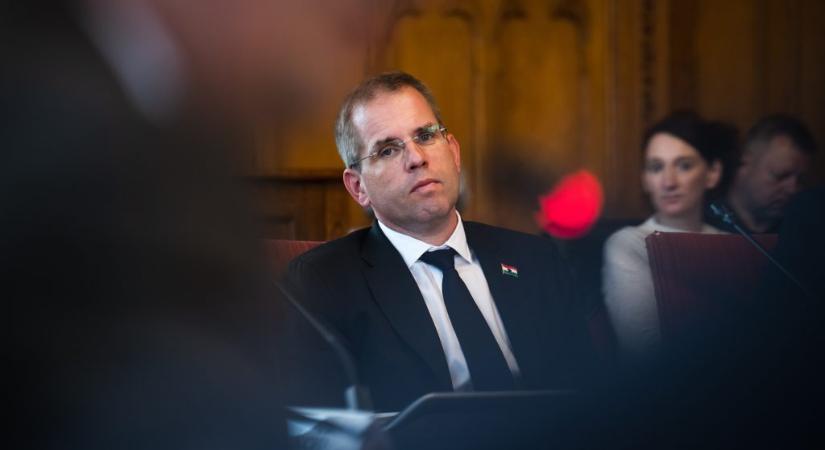 Rendkívüli parlamenti ülés összehívását kezdeményezi Ruff Bálint