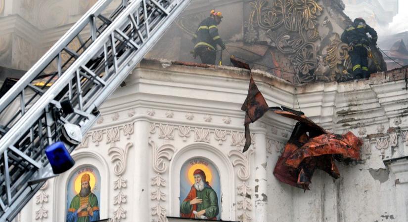 Mintha a Notre Dame-ot bombáznák – súlyosan megsérült Kijev második legfontosabb kolostora