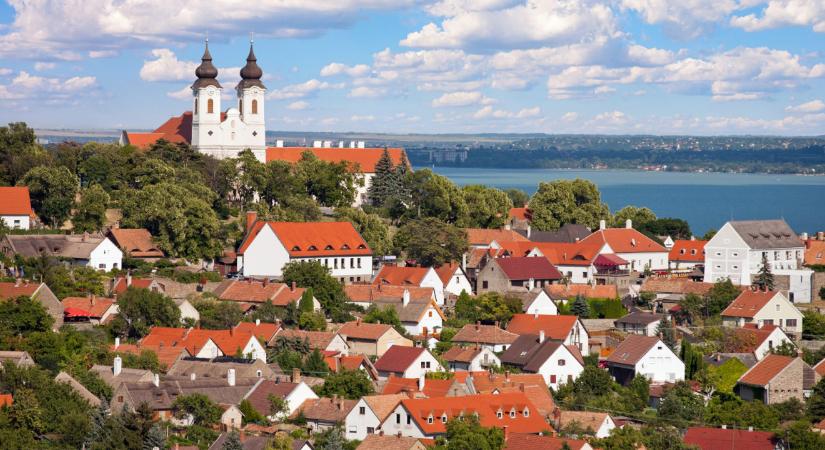 2,5 millió forint is lehet egy négyzetméter a Balatonnál