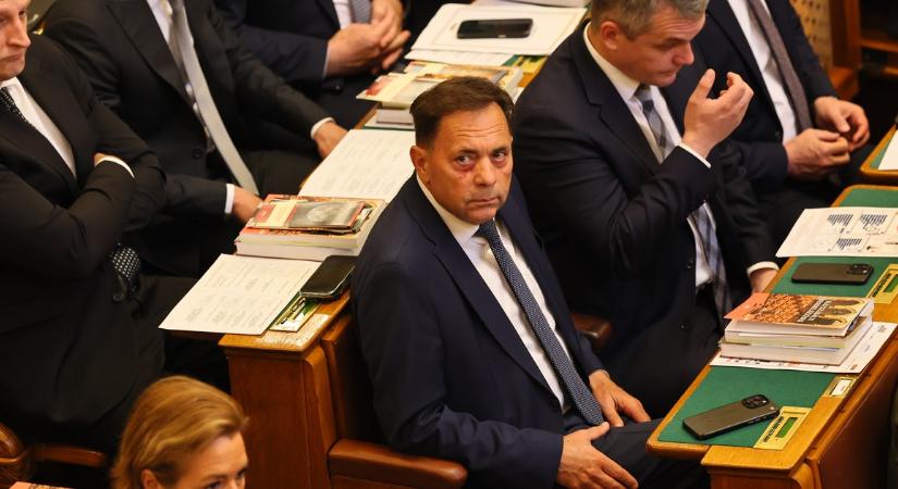 Pócs János Magyar Péter testvérének a lapjánál tart sajtótájékoztatót – videó