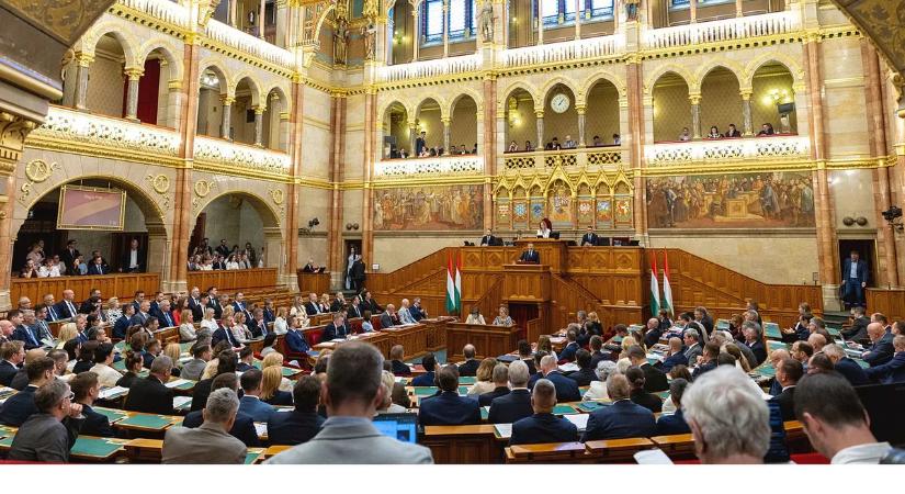 Rendkívüli parlamenti ülést hív össze a kormány, fontos törvényekről szavazhatnak a képviselők