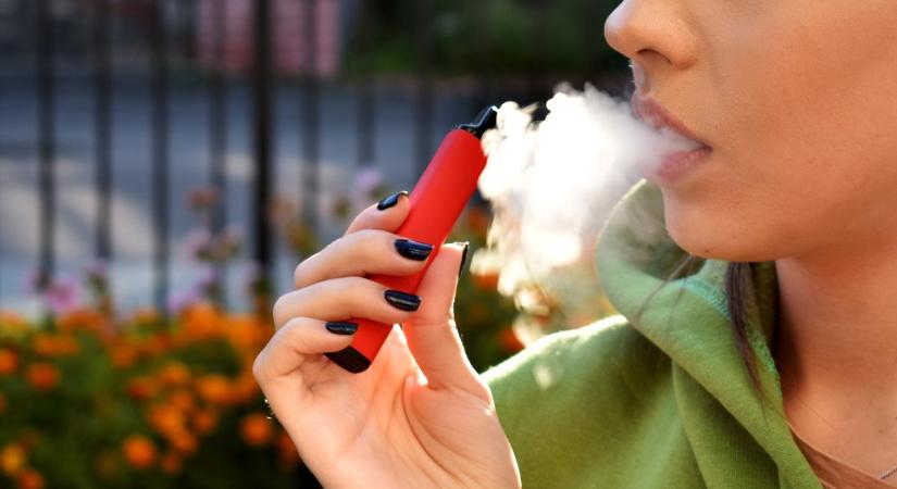 6500 forintért kínálják a tiltott vape-et Kecskeméten, a rendőrség a NAV-hoz irányított minket