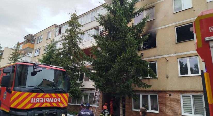 Robbanás és lakástűz egy székelyudvarhelyi tömbházban