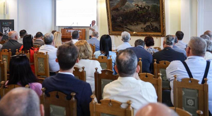 A koncessziós rendszer újragondolásáról egyeztettek szakemberek Szolnokon – galériával