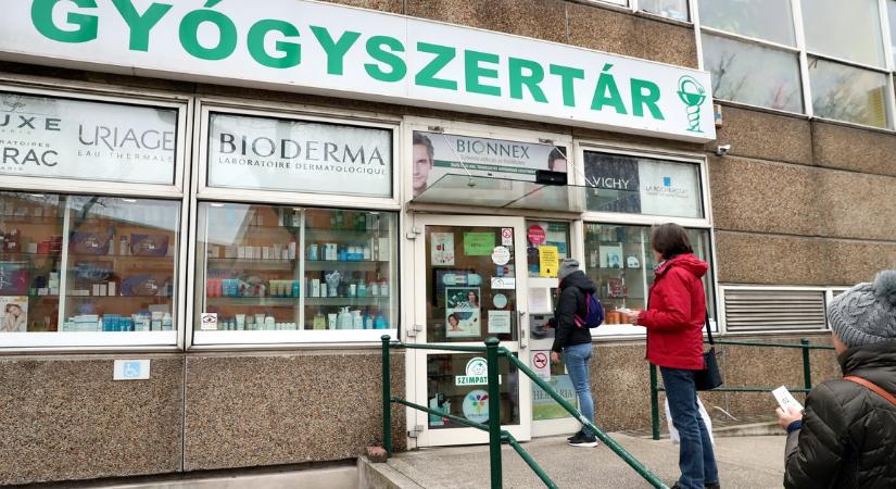 Tehetetlenek a szülők, eltűnt a gyógyszertárakból a végzetes betegség elleni védőoltás - Megszólalt a hatóság
